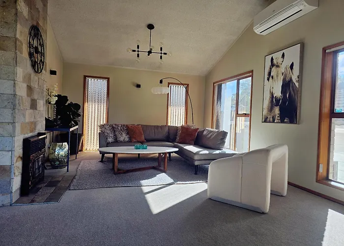The Waterfront 361-With Sea View, Skysport And Air Conditioner In Each Bedroom